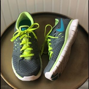 NIKE FLEX 2013 RUNNING SHOES. SIZE: 7.5. EUC